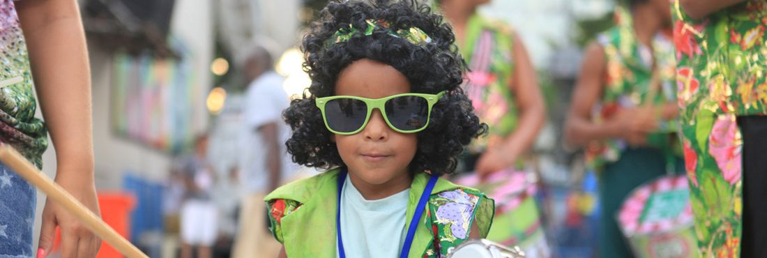Criança desfila na Sapucaí pela Escola Mirim Mangueira do Amanhã