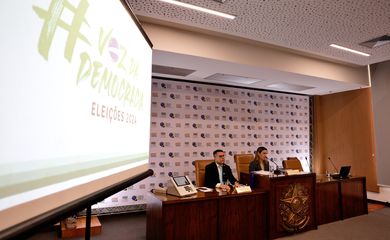 Rio de Janeiro (RJ), 01/10/2024 -  Coletiva de imprensa, no Tribunal Regional Eleitoral do Rio de Janeiro (TRE-RJ), sobre as eleições municipais com as participações da diretora-geral Eline Íris, e do secretário de Tecnologia da Informação Michel Kovacs, no Palácio da Democracia, centro da cidade.  Foto: Tânia Rêgo/Agência Brasil