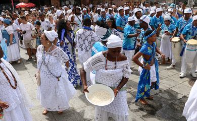 Rio de Janeiro (RJ), 02/02/2025 – Filhos de Gandhi celebra Dia de Iemanjá na zona portuária do Rio de Janeiro. Foto: Tomaz Silva/Agência Brasil