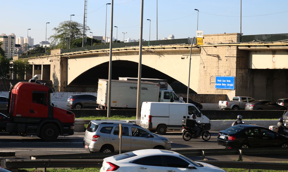 Ponte Casa verde Jornalista Walter Abrahão, Marginal Tietê, zona oeste de São Paulo.