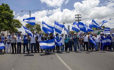 NI7004. MANAGUA (NICARAGUA), 26/08/2018. Varias personas participan de un plantón hoy, domingo 26 de agosto de 2018, exigiendo la liberación de los presos políticos capturados en las pasadas manifestaciones, en Managua (Nicaragua). Decenas de