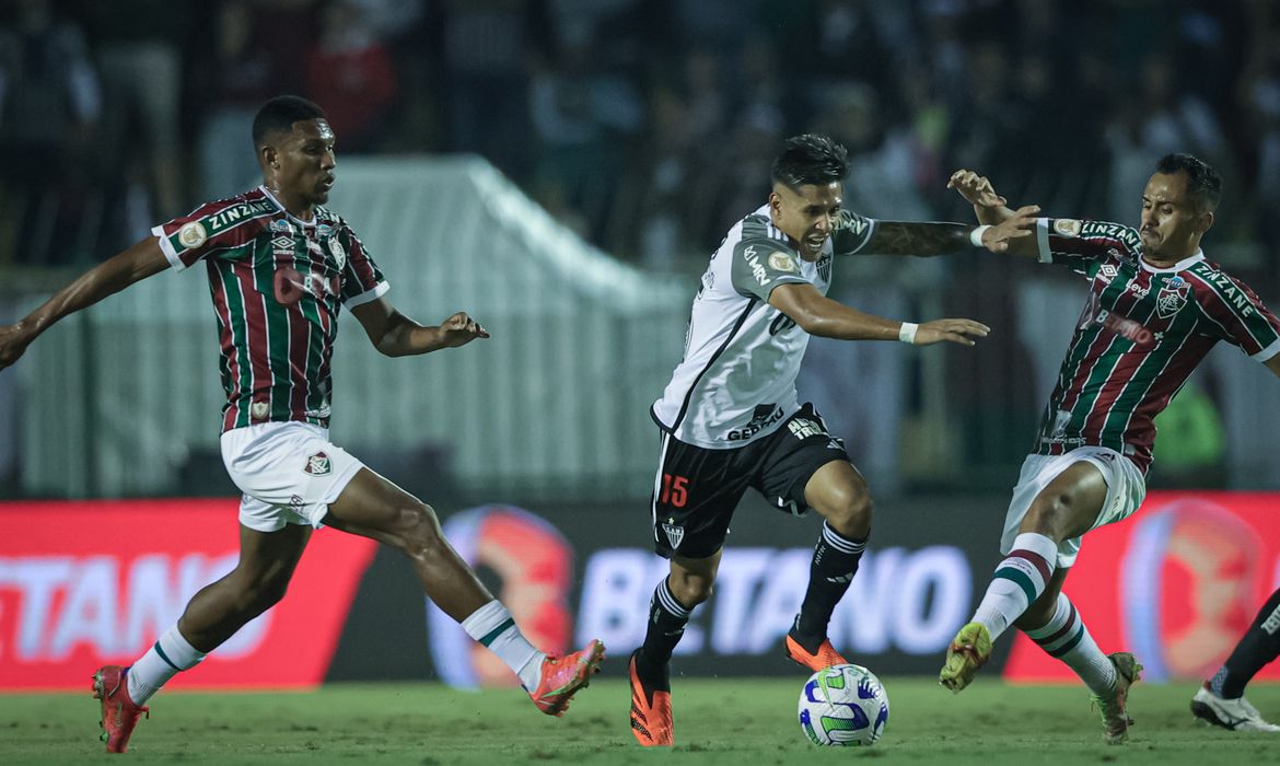 De volta ao Mineirão agora pelo Fluminense, Guga ganha nova