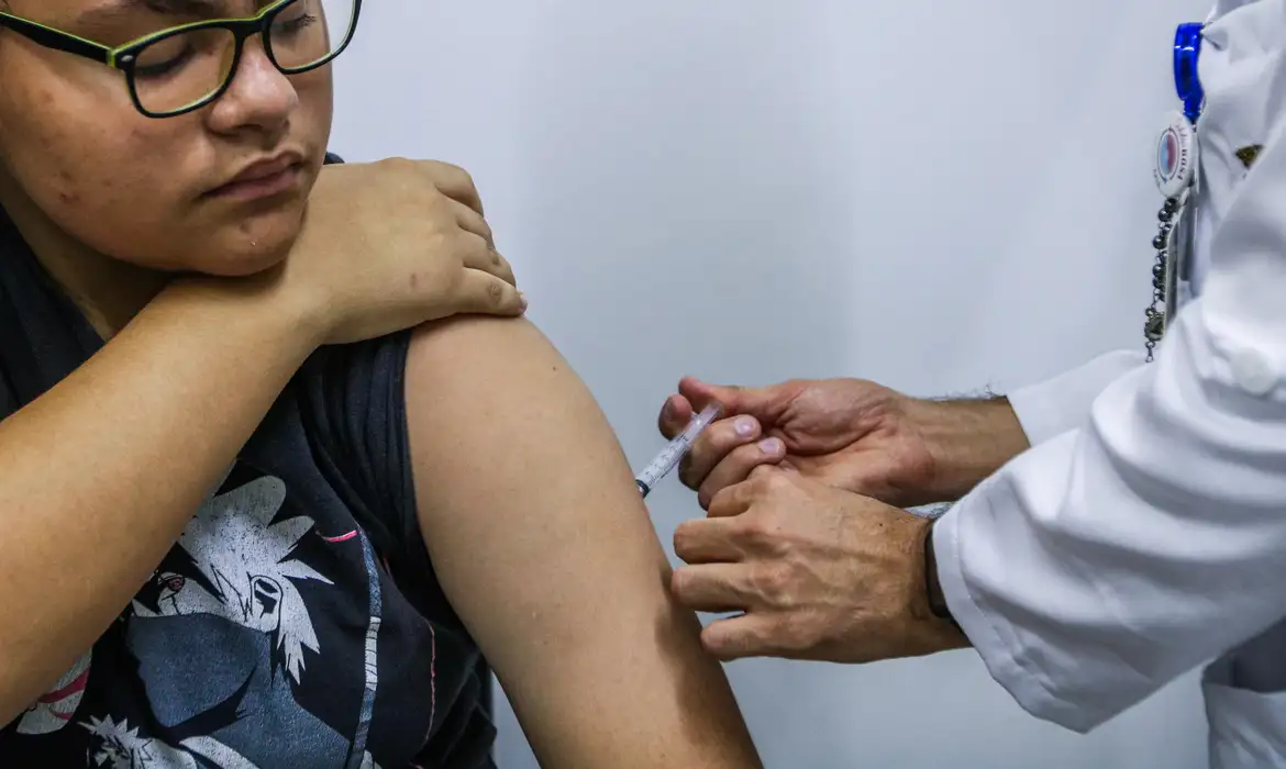 São Paulo (SP), 04/04/2024 - Primeiro dia de vacinação contra dengue em crianças de 10 a 14 anos na Unidade  Básica de Saúde - UBS Vila Jaguara, na região oeste.
Foto: Rovena Rosa/Agência Brasil