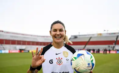 Bia Zanotti marca três vezes na goleada do Corinthians sobre Boca Juniors na classificação às semifinais da Libertadores Feminina - em 11/10/2025