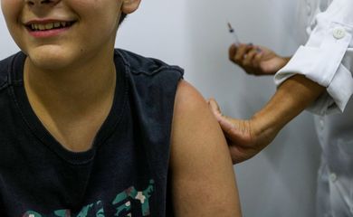 São Paulo (SP), 04/04/2024 - Primeiro dia de vacinação contra dengue em crianças de 10 a 14 anos na Unidade  Básica de Saúde - UBS Vila Jaguara, na região oeste.
Foto: Rovena Rosa/Agência Brasil