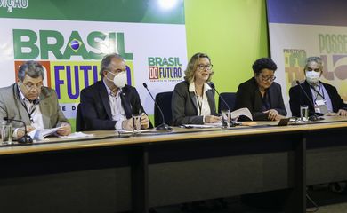 Emídio de Souza, Aloizio Mercadante, Maria do Rosário, Janaína Oliveira e Luis Alberto Melchert, participam de coletiva do GT de Direitos Humanos da Transição no CCBB