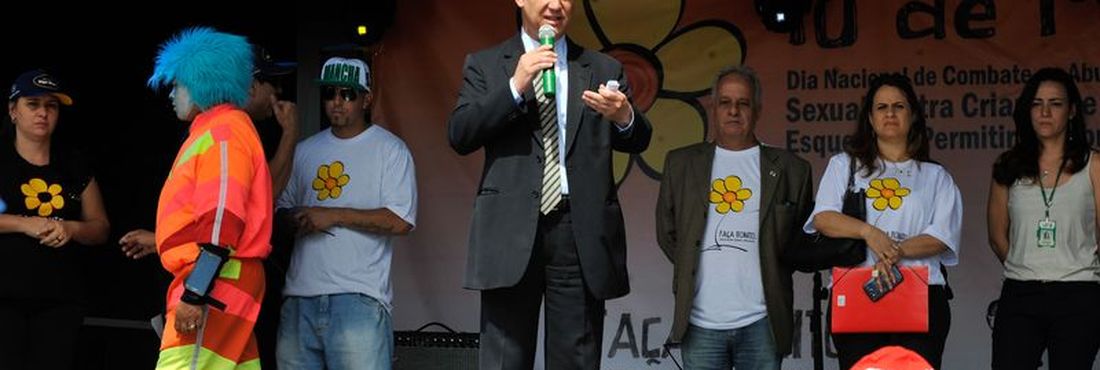 O ministro Pepe Vargas participa de evento do Dia Nacional de Combate à Exploração Sexual de Crianças