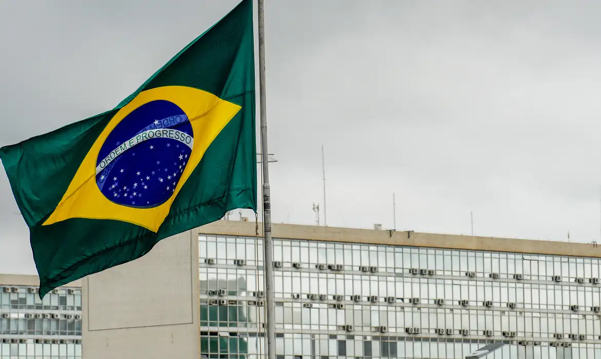 Executivo confirma reajuste para servidores federais