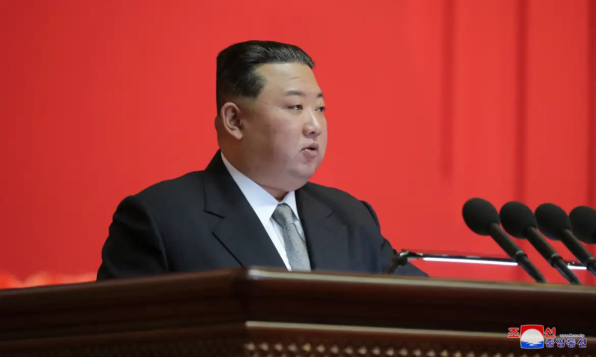 Líder da Coreia do Norte, Kim Jong Un, discursa em Pyongyang