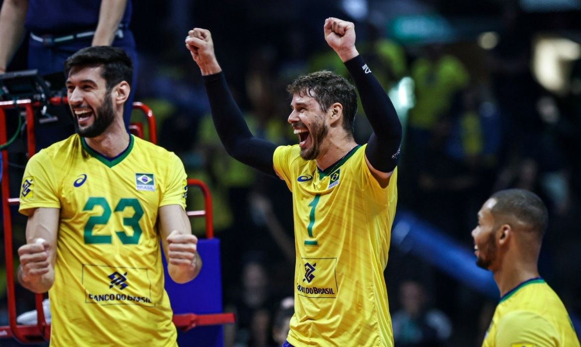 Vôlei - seleção masculina - Brasil vence Sérvia por 3 sets a 0 - Liga das Nações - em 23/06/2022