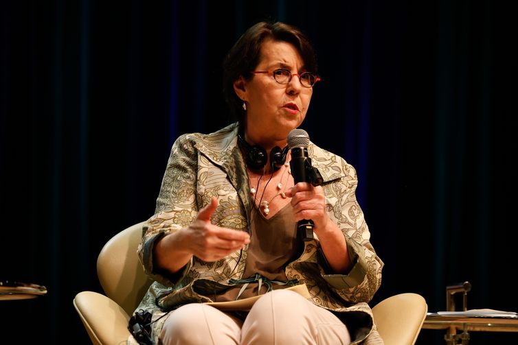 Tânia Rêgo/Agência Brasil Rio de Janeiro (RJ), 20/08/2025 - A diretora Socioambiental do BNDES, Tereza Campello, fala durante abertura do seminário Globalização, Desenvolvimento e Democracia, na sede do Banco Nacional de Desenvolvimento Econômico e Social (BNDES), centro da cidade. Foto: Tânia Rêgo/Agência Brasil