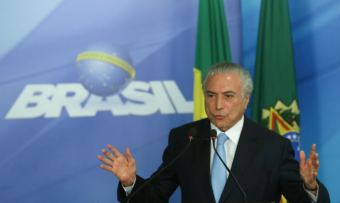 Brasília - Presidente Michel Temer discursa durante cerimônia de sanção da Lei de Revisão do Marco Regulatório da Radiodifusão, no Palácio do Planalto (Valter Campanato/Agência Brasil)