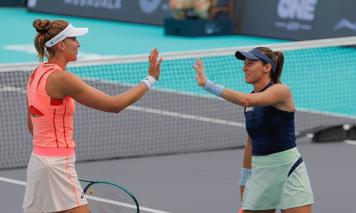 Bia Haddad e Luisa Stefani estreiam com vitória nas duplas do WTA 500 de Abu Dhabi, em 06/02/2024