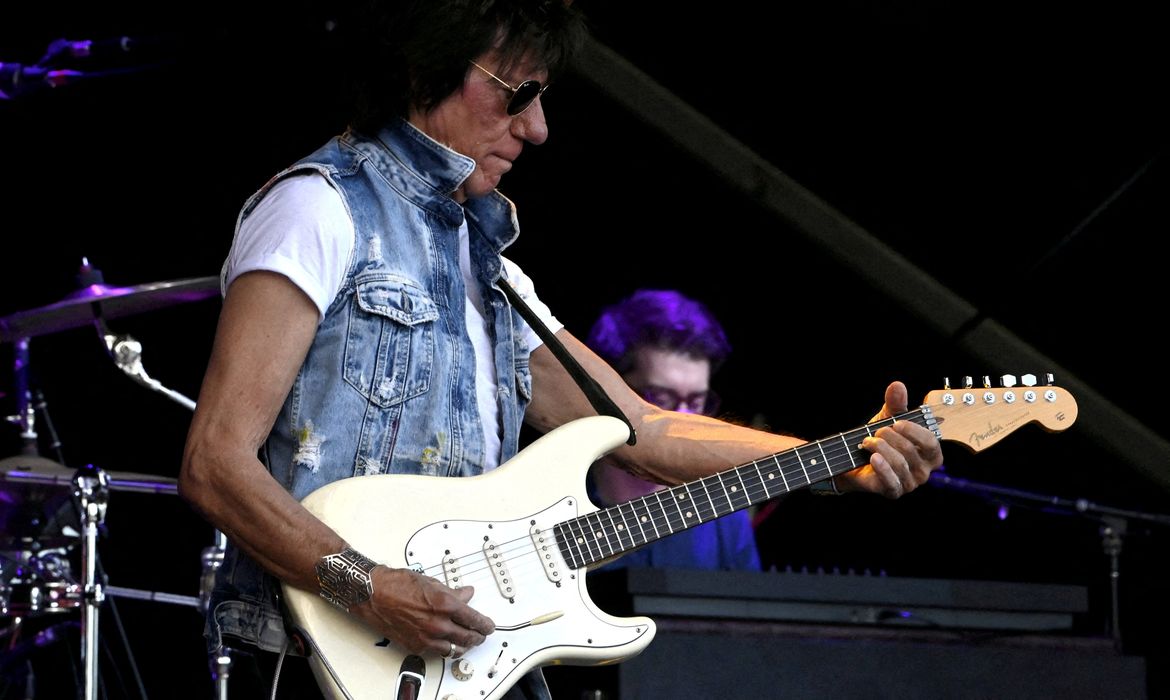 Guitarrista inglês Jeff Beck durante show em Helsinque