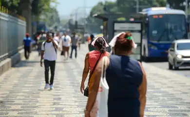 Rio de Janeiro (RJ), 14/11/2023 – População enfrenta forte onda de calor no Rio de Janeiro. Foto: Tomaz Silva/Agência Brasil