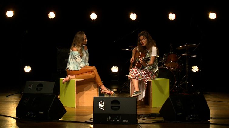 Cantora e compositora paulistana Ana Cañas traz sua música para o Antenize