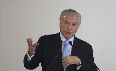 Brasília - O presidente Michel Temer recebe uma delegação de deputadas integrantes da Rede de Mulheres da Assembleia Parlamentar da Comunidade de Países de Língua Portuguesa ( José Cruz/Agência Brasil)