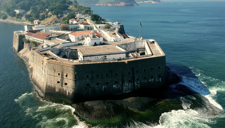 Fortaleza de Santa Cruz da Barra na Baía de Guanabara (RJ)