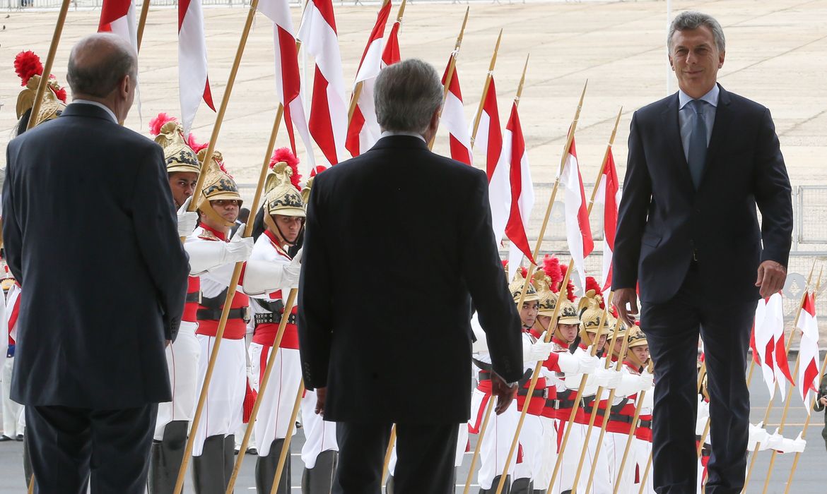 Brasília - Cerimônia de chegada do presidente da Argentina, Maurício Macri no Palácio do Planalto, onde se reunirá com o presidente Michel Temer. (Antonio Cruz/ Agência Brasil)
