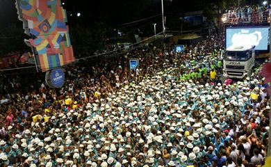 Carnaval de Salvador homenageia 100 anos do samba