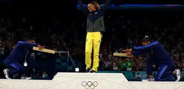 Rebeca Andrade é reverenciada 