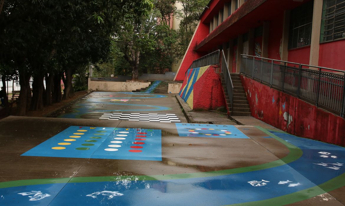 Intervenções artísticas realizadas pelo projeto Escola Criativa, promovido pelo Instituto Choque Cultural, na Escola Municipal de Ensino Fundamental Presidente Campos Salles, na Cidade Nova Heliópolis, zona sul.
