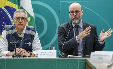 Brasília (DF), 05/01//2026 - O ministro da Saúde, Alexandre Padilha, e o diretor-presidente da Anvisa, Leandro Safatle, anunciam a aprovação da primeira fase do estudo clínico da polilaminina, substância fruto de pesquisa nacional apontada como uma terapia promissora para o tratamento de lesões na medula espinhal.  Foto: Valter Campanato/Agência Brasil