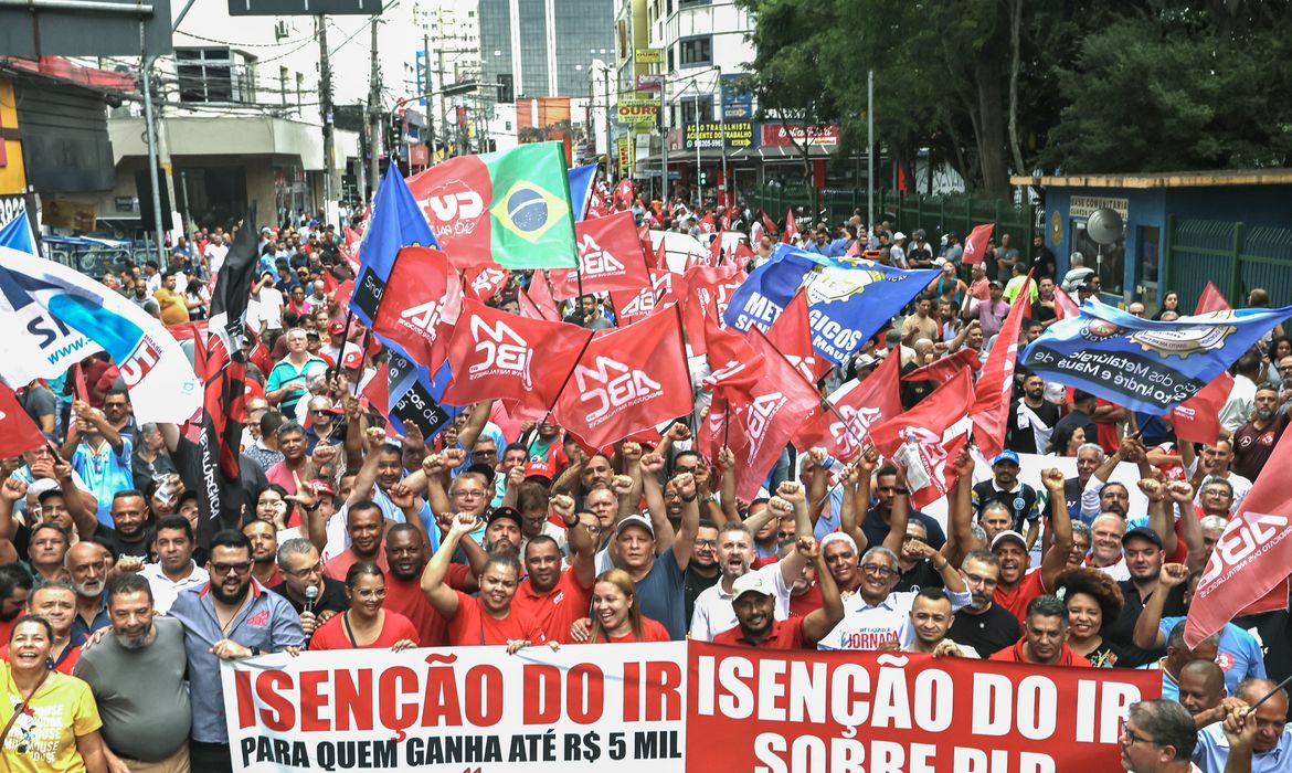 São Bernardo do Campo (SP), 14/03/2025 - Metalúrgicos do ABC fazem ato junto com movimentos sociais da região com o intuito de chamar a atenção da população e pressionar o Congresso Nacional para a votação de medidas que influenciam diretamente a vida da classe trabalhadora.
Foto: Paulo Pinto/Agência Brasil