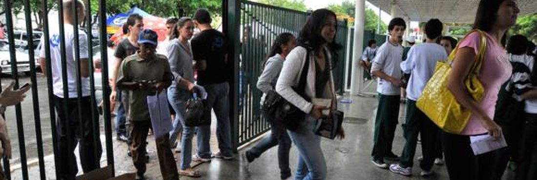 Enem Os portões para entrada dos candidatos do Exame Nacional do Ensino Médio (Enem) serão abertos às 12h e fecham às 13h
