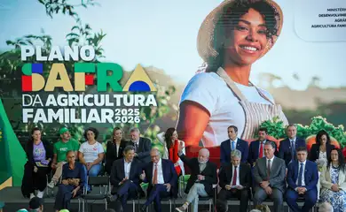 Brasília (DF) 30/06/2025 O presidente Luiz Inácio Lula da Silva, acompanhado dos ministros do Desenvolvimento, Indústria, Comércio e Serviços, Geraldo Alckmin, da Fazenda, Fernando Haddad e da Agricultura Familiar, Paulo Teixeira, participa da cerimônia de lançamento do Plano Safra da Agricultura Familiar 2025/2026. Foto: Fabio Rodrigues-Pozzebom/ Agência Brasil