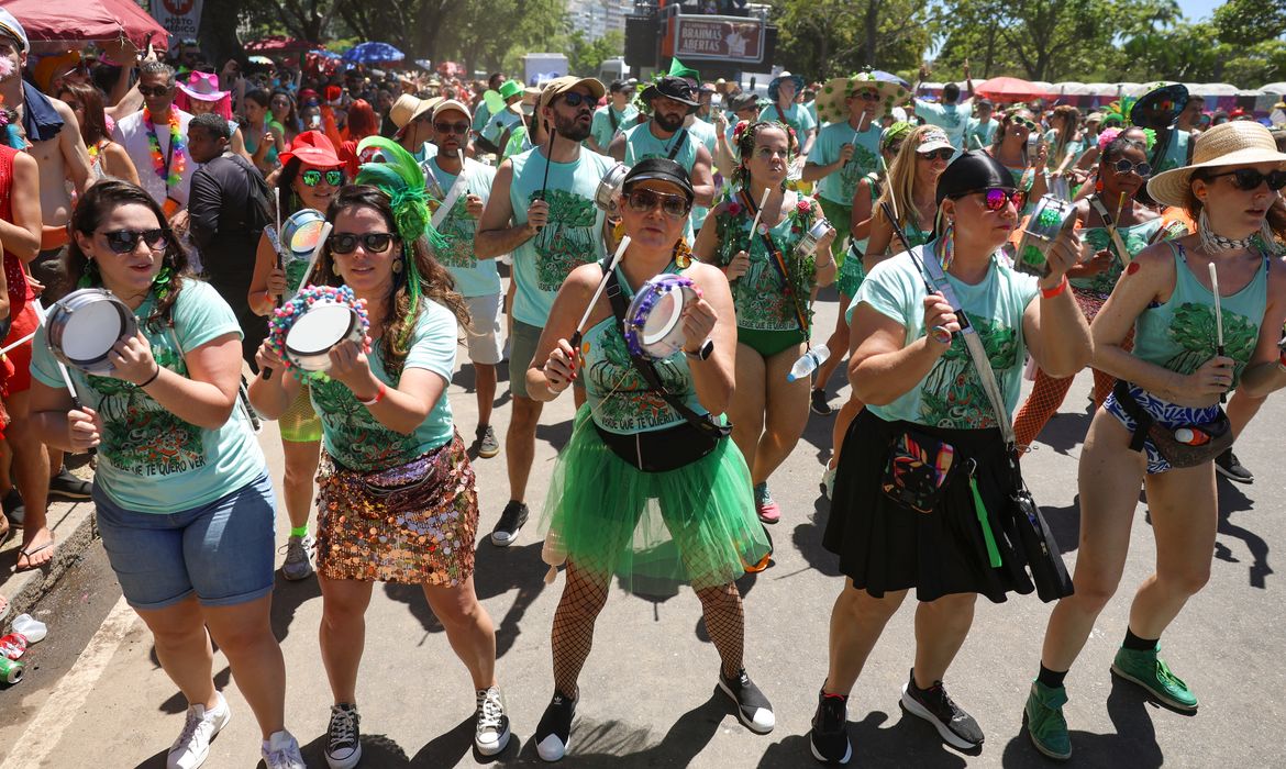 Tomaz Silva/Agência Brasil Rio de Janeiro (RJ), 17/02/2026 – Bloco Quizomba desfila no Aterro do Flamengo, na Glória, região central do Rio de Janeiro. Foto: Tomaz Silva/Agência Brasil