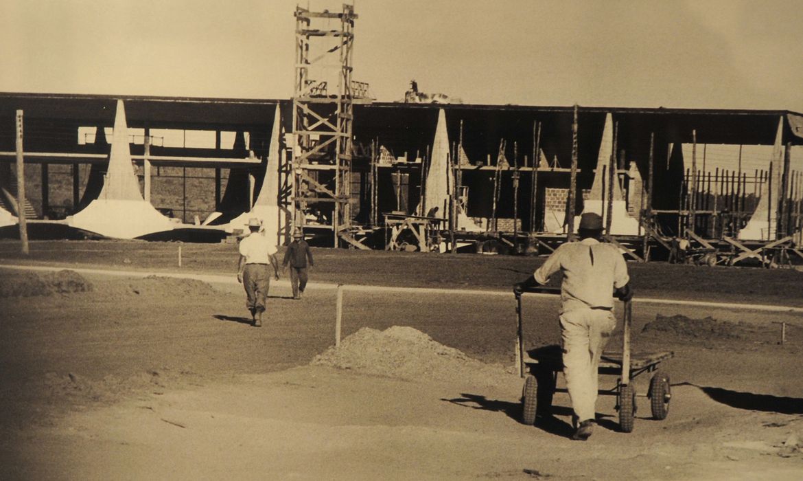 Brasília (DF), 16/04/2025 - Construção do Palácio da Alvorada, para a matéria Brasília 65 anos. Foto: Arquivo Público Nacional/Divulgação