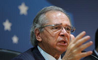 O ministro da Fazenda, Paulo Guedes, apresenta à imprensa as propostas do Pacto Federativo