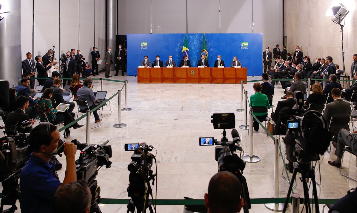 Os presidentes da República, Jair Bolsonaro e  do Supremo Tribunal Federal, ministro Dias Toffoli, fazem declaração à imprensa no Planalto