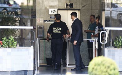 A Polícia Federal deflagrou hoje (29) operação para investigar esquema de pagamento de propina a diretores e ex-diretores do Banco de Brasília (BRB) em troca de investimentos em empreendimentos.