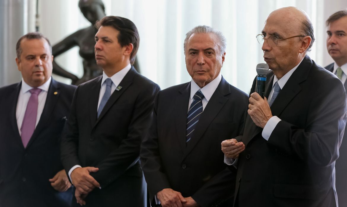 Brasília - O ministro da Fazenda, Henrique Meirelles, discursa logo após café da manhã com deputados e senadores da base aliada para discutir a reforma da Previdência (Marcos Corrêa/PR)