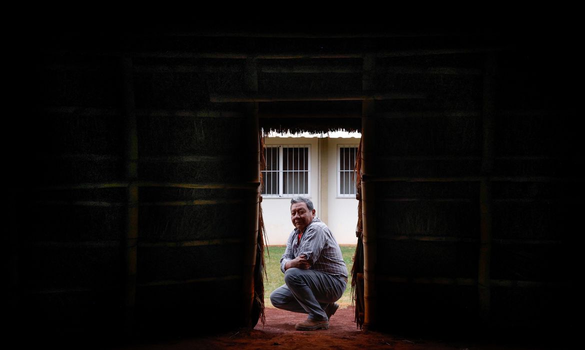 Dourados (MS), 29/08/2024 - Projeto Guata: Oito doutorandos indígenas farão intercâmbio na França. 
Anastácio Peralta, 64 anos, indígena Kaiowá, doutorando na Universidade  Federal da Grande Dourados (UFGD) e selecionado pelo projeto Guatá.    Foto: Tânia Rêgo/Agência Brasil