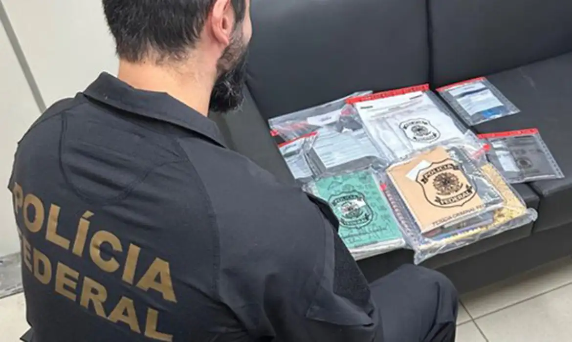 Operação investiga grupo que coordena rota de migração ilegal