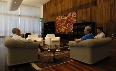 O presidente Michel Temer recebeu, neste domingo (7), no Palácio da Alvorada, o relator da reforma da Previdência, deputado Arthur Maia, além do ministro da Secretaria de Governo, Antonio Imbassahy