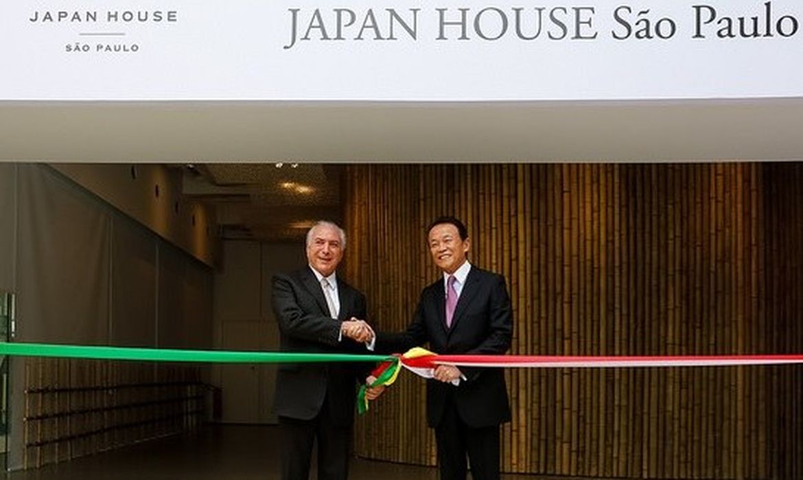 Michel Temer e o vice-primeiro ministro do Japão, Taro Aso, inauguram Japan House na capital paulista