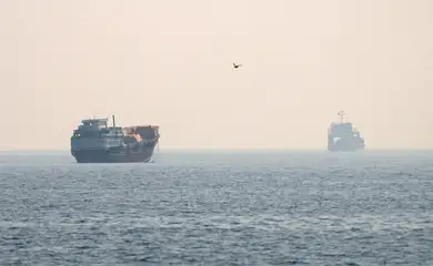 Embarcações no Estreito de Ormuz, vistas de Musandam, Omã
8 de julho de 2026
