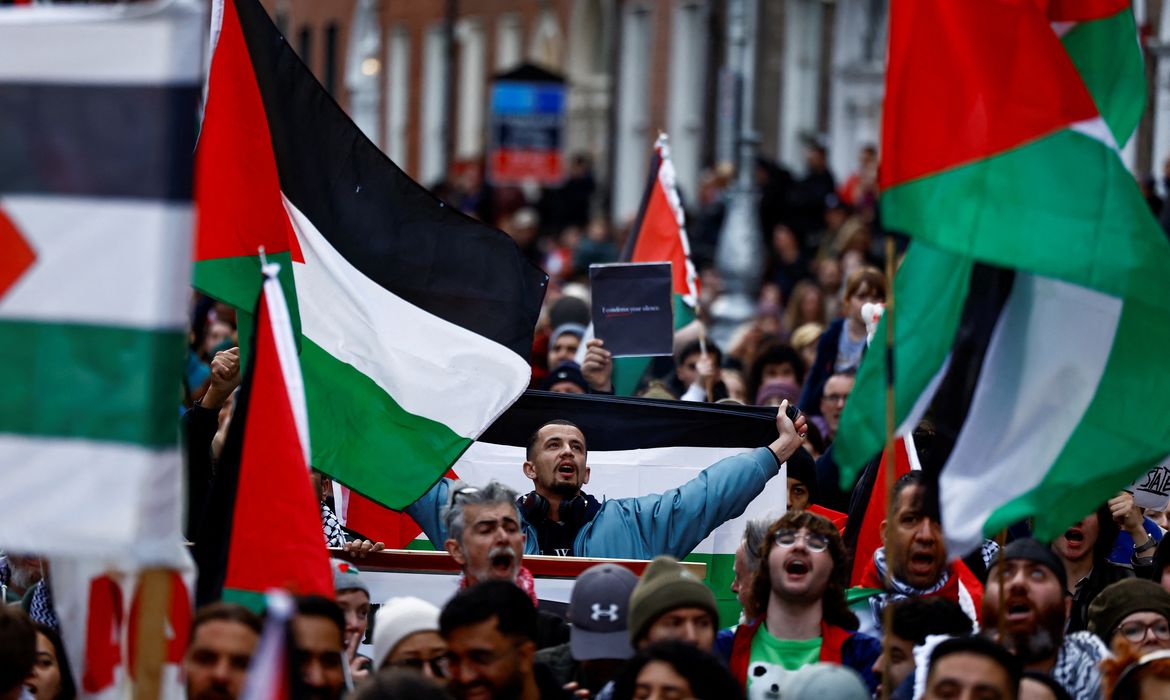 Manifestação em Dublin a favor dos palestinos
 18/11/2023    REUTERS/Clodagh Kilcoyne