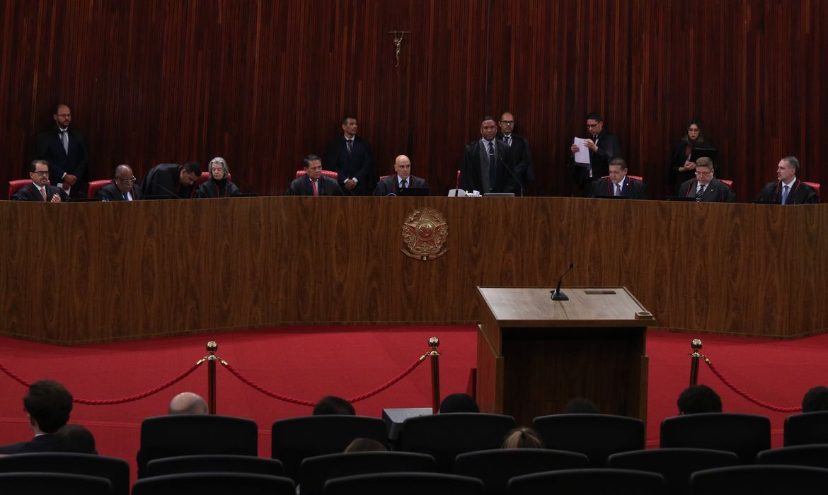 Brasília (DF), 27/06/2023 - O Tribunal Superior Eleitoral (TSE) realiza sessão plenária, para retomar o julgamento da ação (Aije nº 0600814-85) que pede a inelegibilidade de Jair Bolsonaro e de Walter Braga Netto. Foto Valter Campanato/Agência