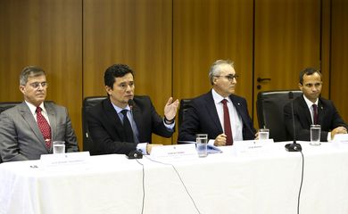 O ministro da Justiça e Segurança Pública, Sergio Moro, participa de coletiva de imprensa para apresentação de plataforma digital com estatísticas oficiais de segurança pública.