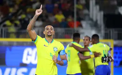 Rodrigo, camisa 9 e capitão da seleção, marca  duas vezes na goleda de 6 a 0 na Espanha, nas quarta de final da  Copa do Mundo de futebol de areia - beach soccer - em 08/05/2025