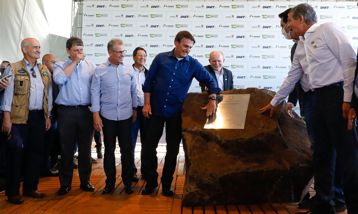 O presidente da República, Jair Bolsonaro, participa do lançamento da Pedra Fundamental para a duplicação da BR - 469