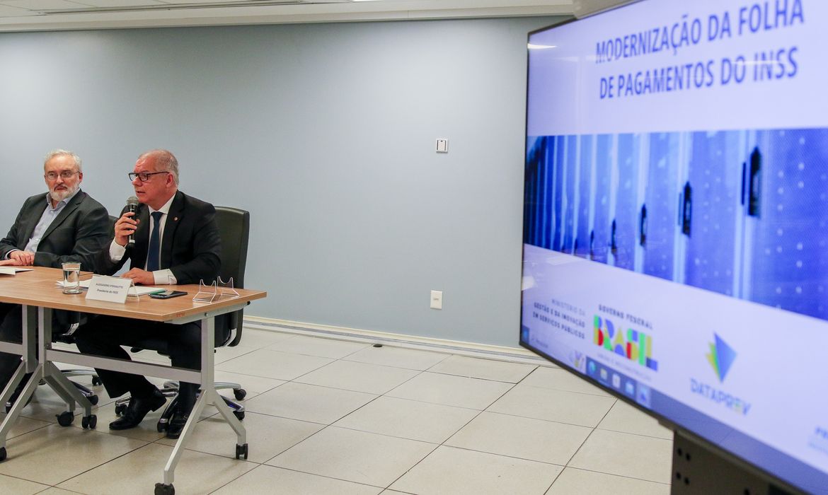 Brasília-DF, 19/07/2023, O  presidente da Dataprev, Rodrigo Assumpção, e o presidente do INSS, Alessandro Stefanutto, dão entrevista coletiva sobre a modernização tecnológica da folha de pagamentos do INSS, na sede da Dataprev, em Brasília. Foto: José Cruz/Agência Brasil