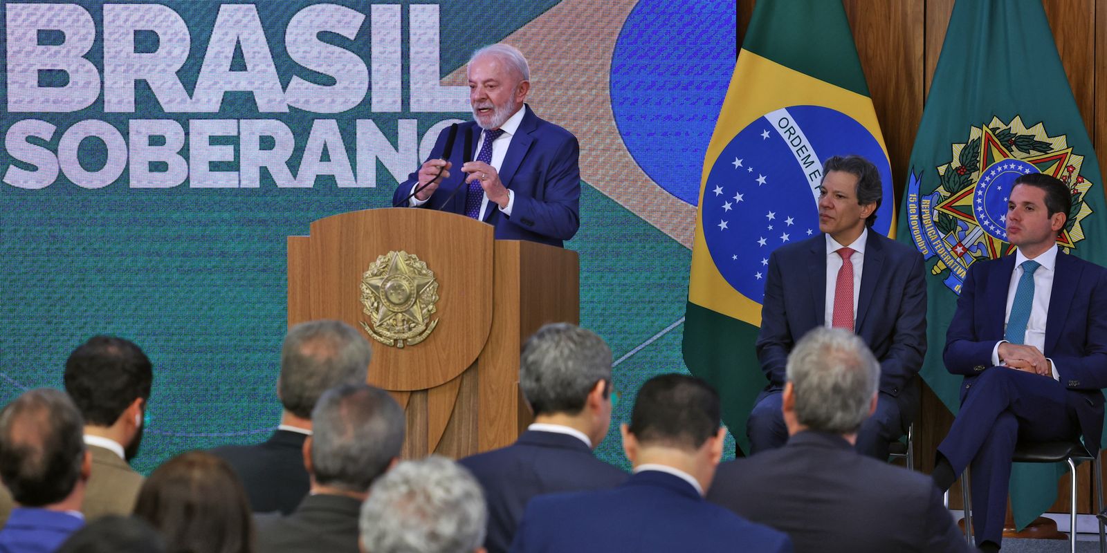 "Mundo está ávido para fazer negociação com o Brasil", afirma Lula