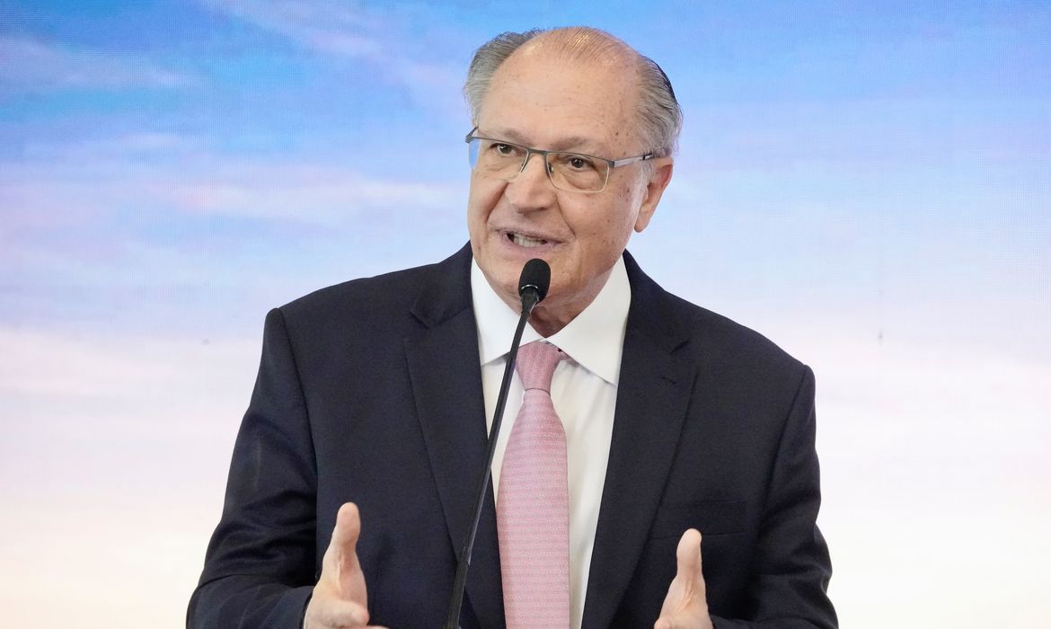 Safra recorde pode diminuir preços dos alimentos, afirma Alckmin