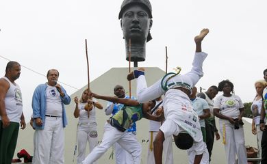 Rio de Janeiro (RJ) 20/11/2023 – Exibição de capoeira na celebração do Dia da Consciência Negra no Monumento a Zumbi dos Palmares. Foto: Fernando Frazão/Agência Brasil